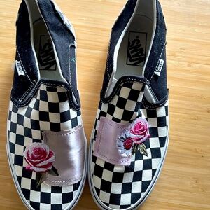 EUC Vans checker and rose sneakers size 8